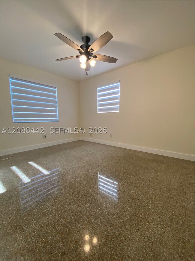 Building Photo - 6140 SW 37 Ct