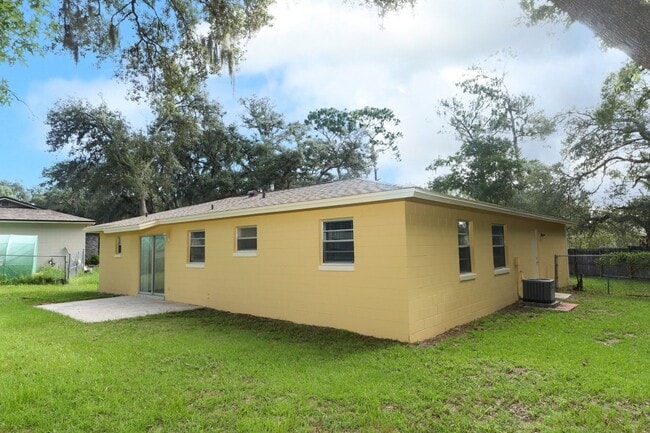 Building Photo - Sanford Home