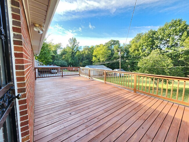 Building Photo - 139 Saratoga Dr