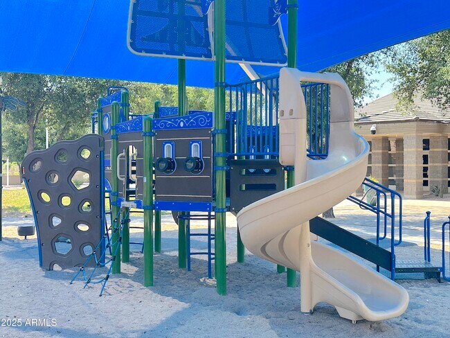 Building Photo - 758 S Lagoon Dr