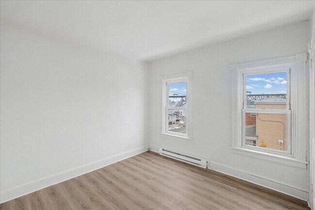 Building Photo - 206 N Broadway