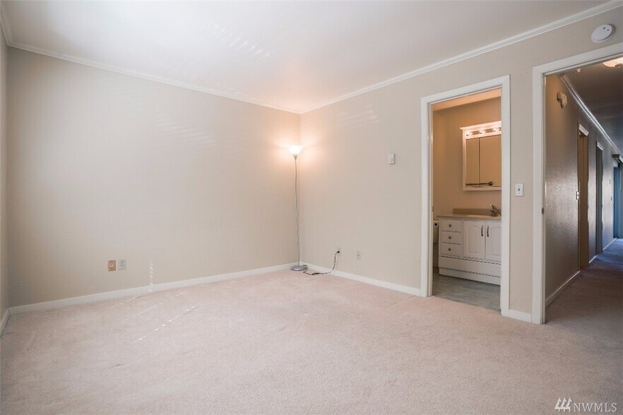 Building Photo - 5834 NE 75th St