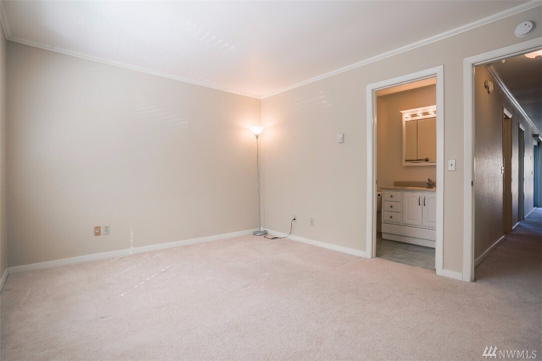 Building Photo - 5834 NE 75th St