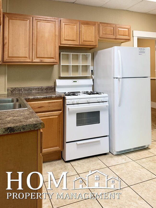 Building Photo - 2-Bedroom House Available 8/1