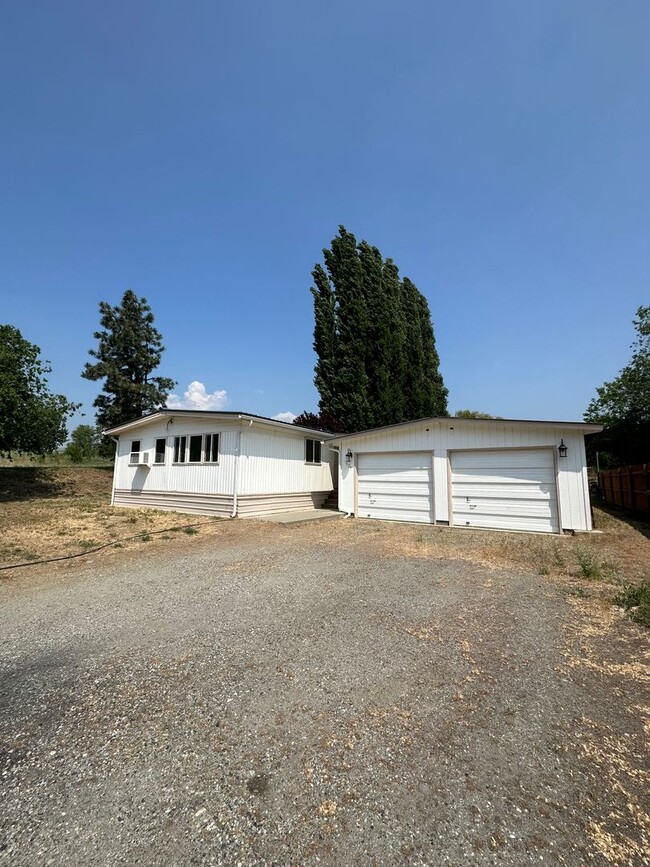 Building Photo - Cute 2-Bedroom & 2-Bathroom Single Family Home for Rent!