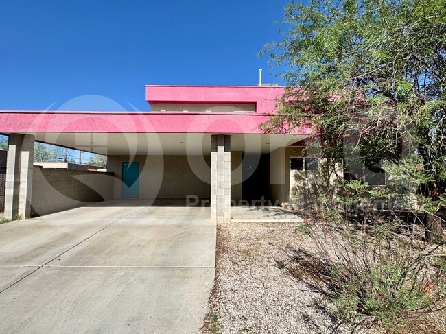 Building Photo - 2449 N Goyette Ave