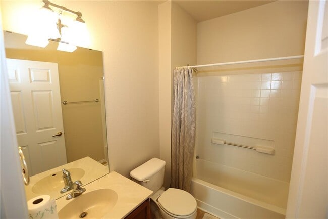 Building Photo - 233 Bonham Loop