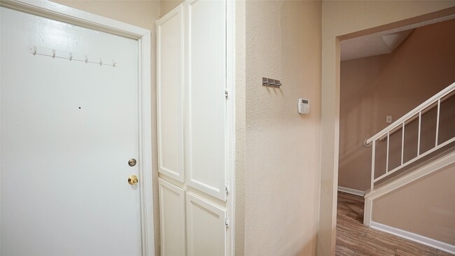 Building Photo - 2277 S Kirkwood Rd