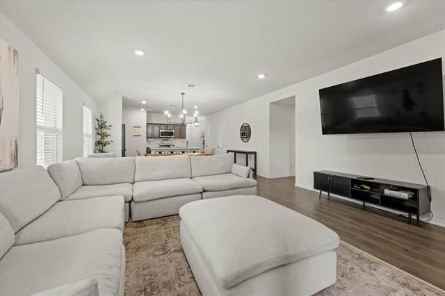 Building Photo - 287 Thoroughbred St