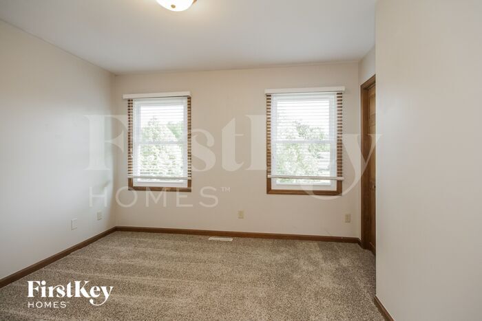 Building Photo - 301 Prairie Valley Ct