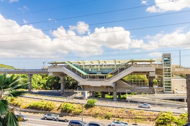Building Photo - Welcome to your urban oasis!