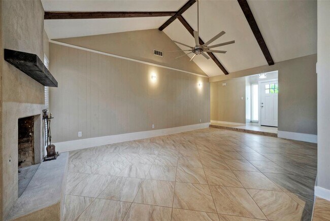 Building Photo - 104 Skyloop Dr