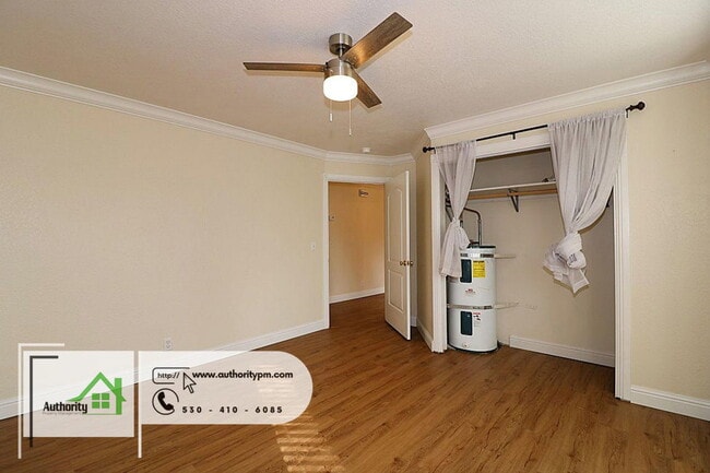 Building Photo - 256 Newport Dr