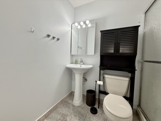 Building Photo - 1550 Sandpebble Dr