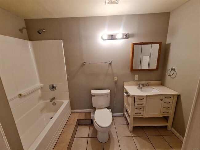 Building Photo - 1128 Karen Rd