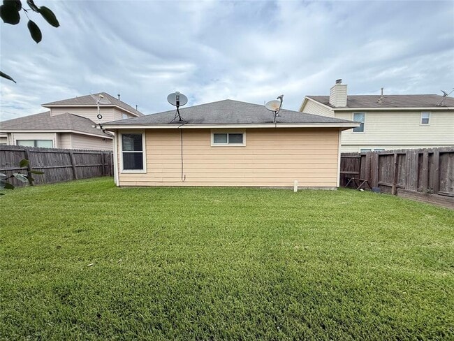 Building Photo - 18421 Sunrise Oaks Ct