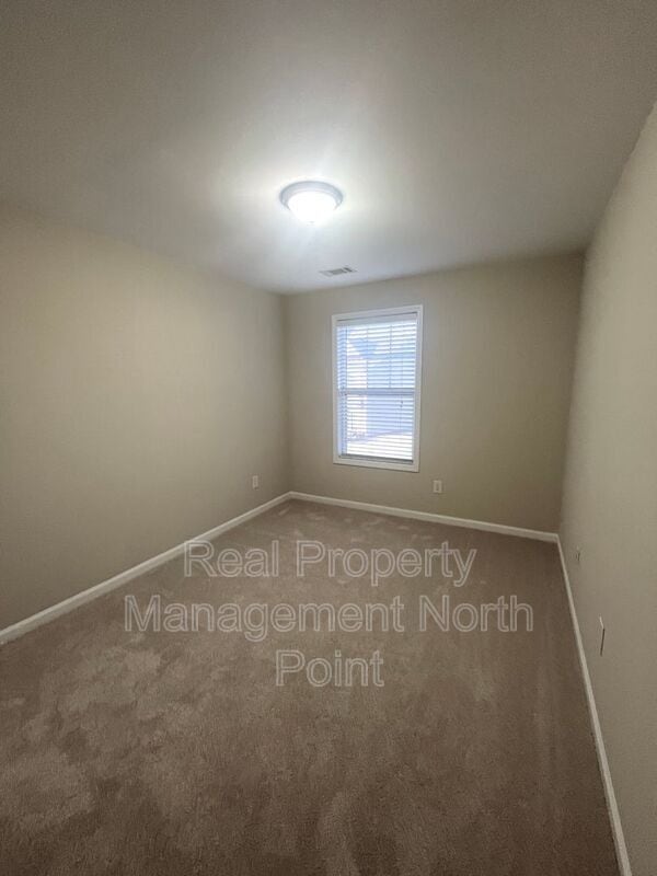 Building Photo - 2031 Lakeshore Overlook Dr