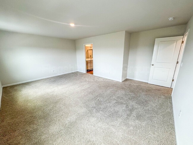 Building Photo - 2136 Montalvan Dr