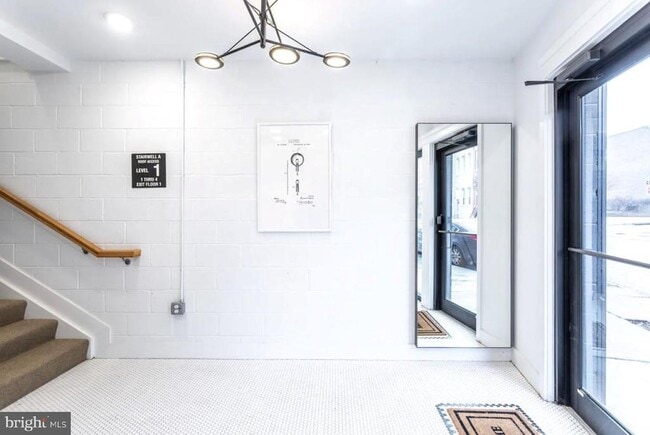 Building Photo - 1702 Light St