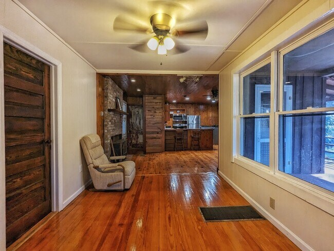 Building Photo - 139 Cradle Rock Rd