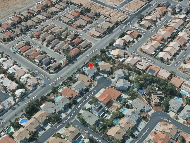 Building Photo - Entertainers Delight with minutes of shopping and restaurants