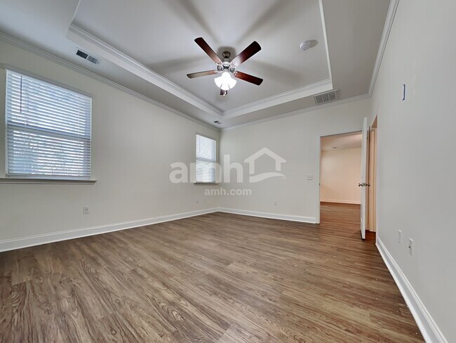 Building Photo - 227 Swan Dr