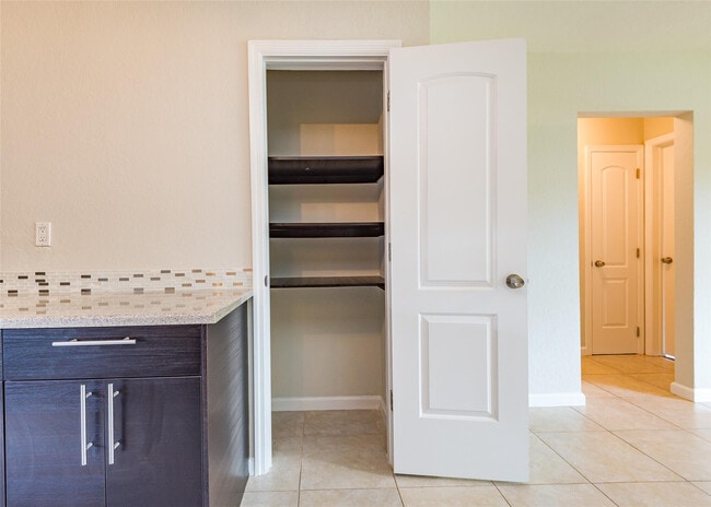 Building Photo - 101 SW 2nd Ave