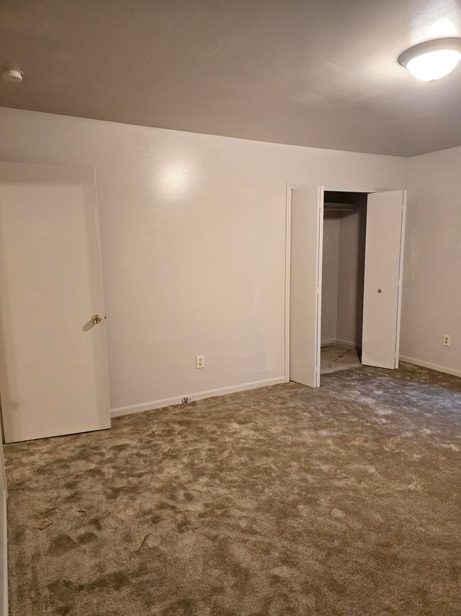 Building Photo - 11921 Belmont Ave