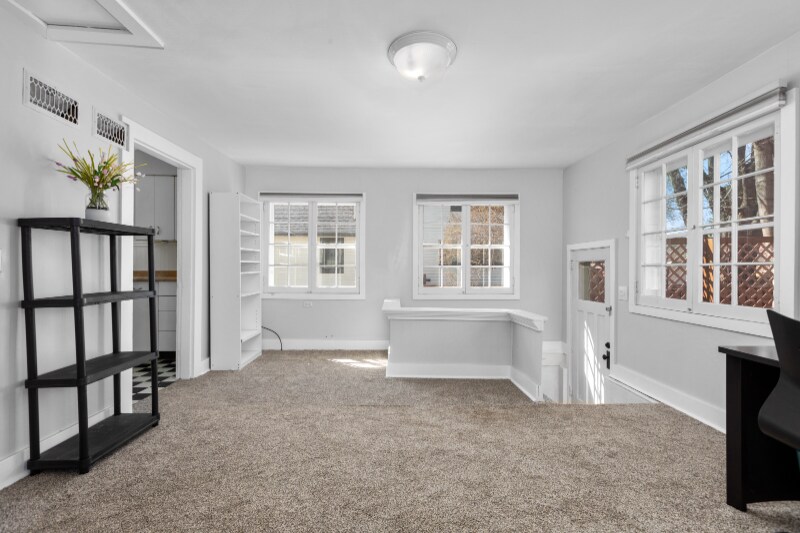 Building Photo - 514 Somers Ave