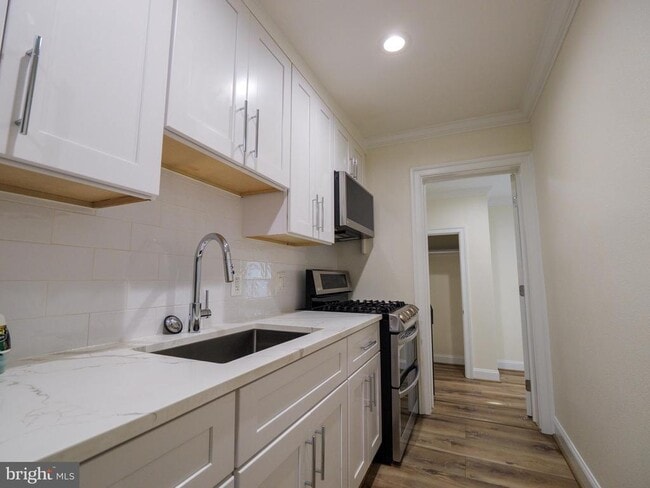 Building Photo - 2828 Buena Vista Terrace SE