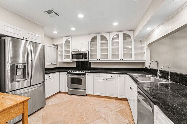 Building Photo - Waterfront Condo in Gulf Landings