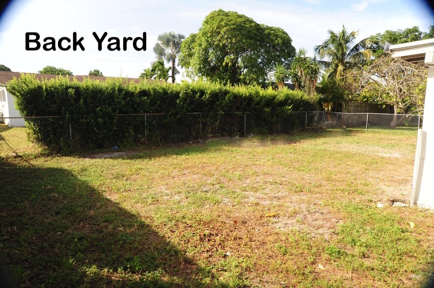 Building Photo - 303 SW 77th Ter