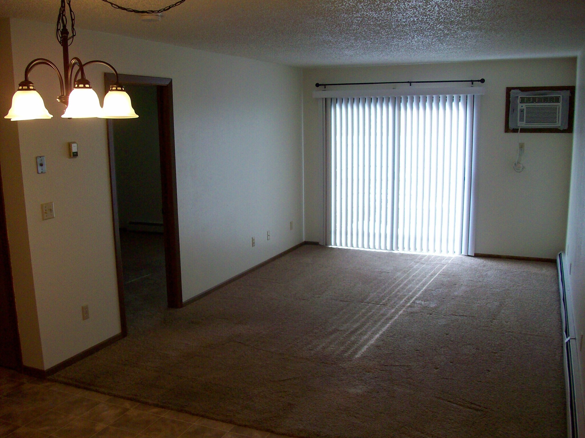 Building Photo - 2208 E Divide Ave