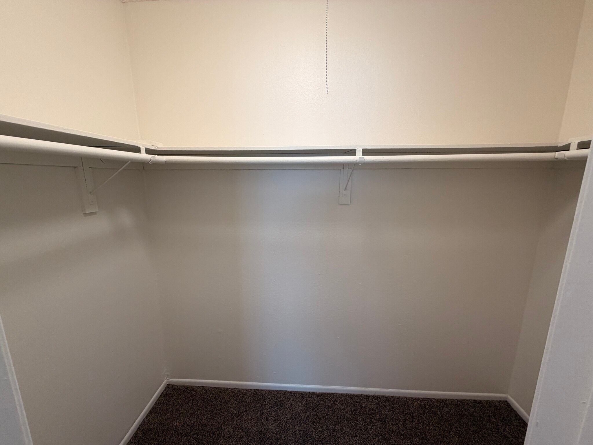Walk In Closet - 24851 Walnut St