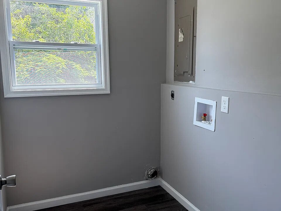 Building Photo - 211 Sollers Point Rd