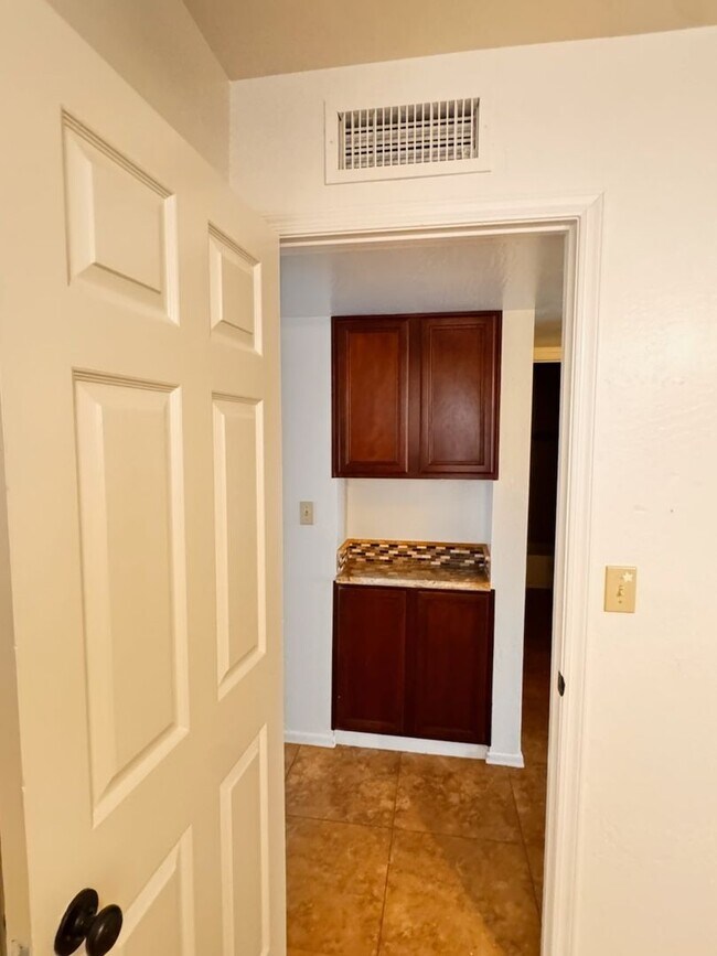 Building Photo - 2+ Mesa Rental