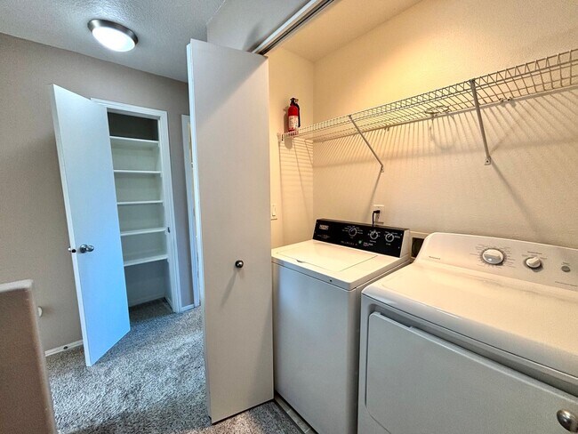 Building Photo - Update 3 Bedroom Home in Beaverton!