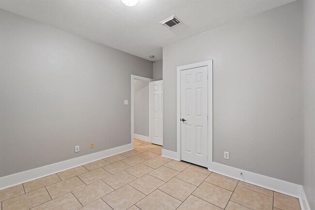 Building Photo - 16727 Sonoma Del Norte Dr