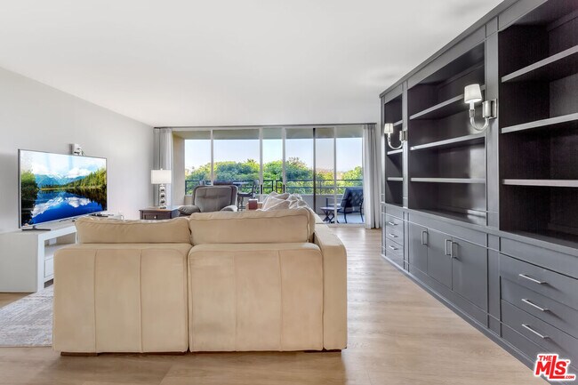 Building Photo - 4337 Marina City Dr