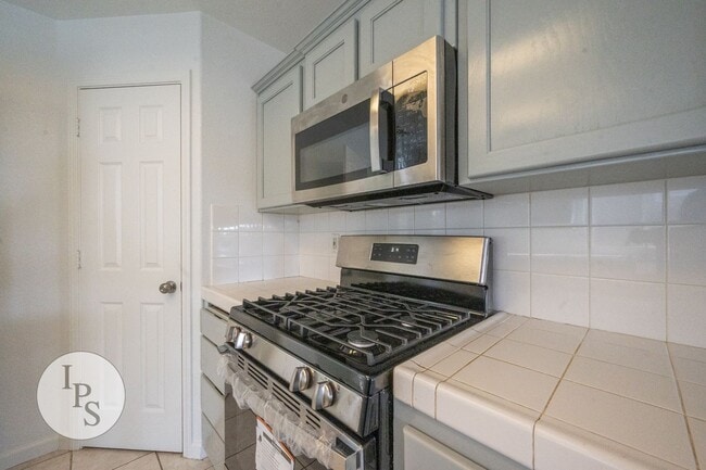 Building Photo - Fresno Westside Home, 3BR/2BA, Built 2002 ...