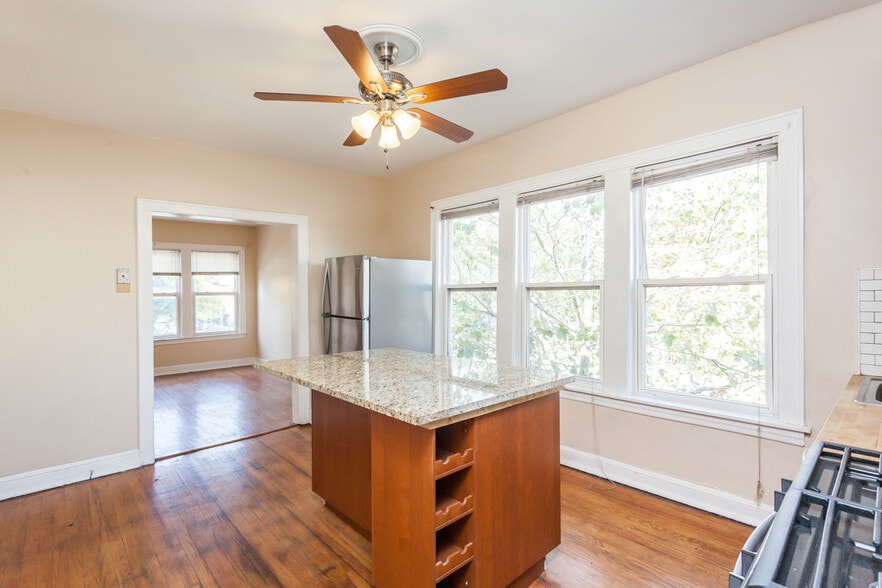 Building Photo - 2459 N Ashland Ave