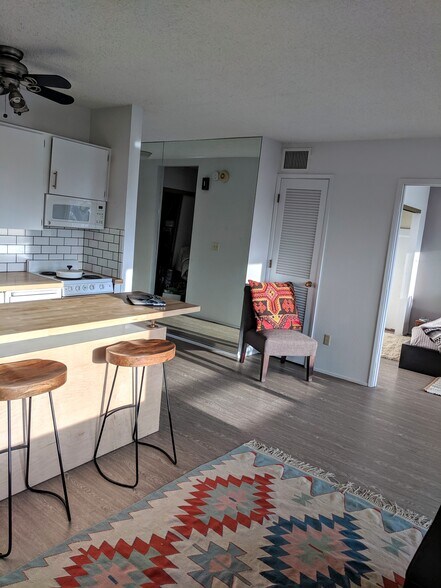 Building Photo - 3701 SW Condor Ave