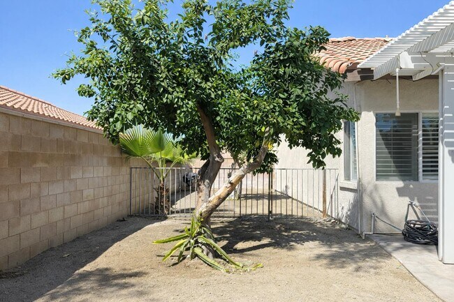Building Photo - 78715 Naples Dr