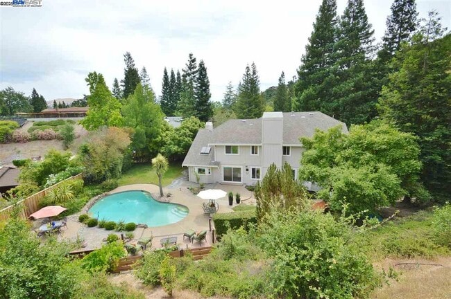 Building Photo - 2051 Pebble Dr