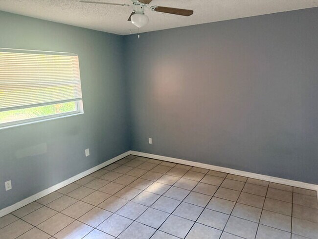 Building Photo - Coming Soon — 3BR/2BA Bradenton Rental · Available Mid-May