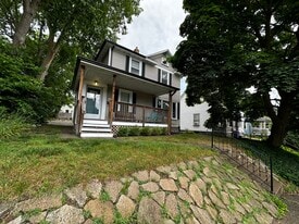 Building Photo - 619 Innes St NE