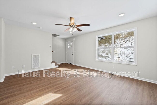 Building Photo - 839 Cumberland Dr