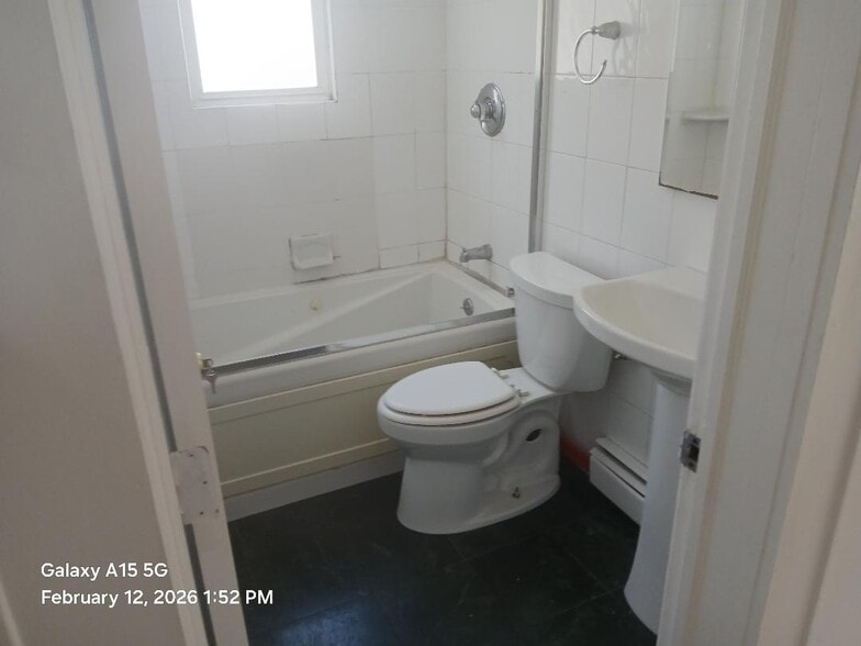 Building Photo - 158 Seeley Ave