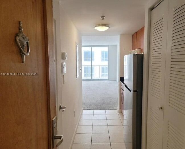 Building Photo - 1200 Brickell Bay Dr