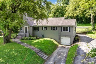 Building Photo - 5004 Holston Dr